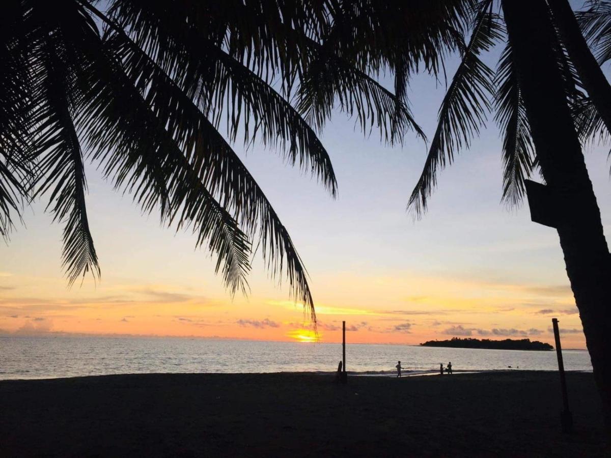 Sunbloom Beachfront Hotel And Restaurant Zambales Sinabacan Exteriör bild
