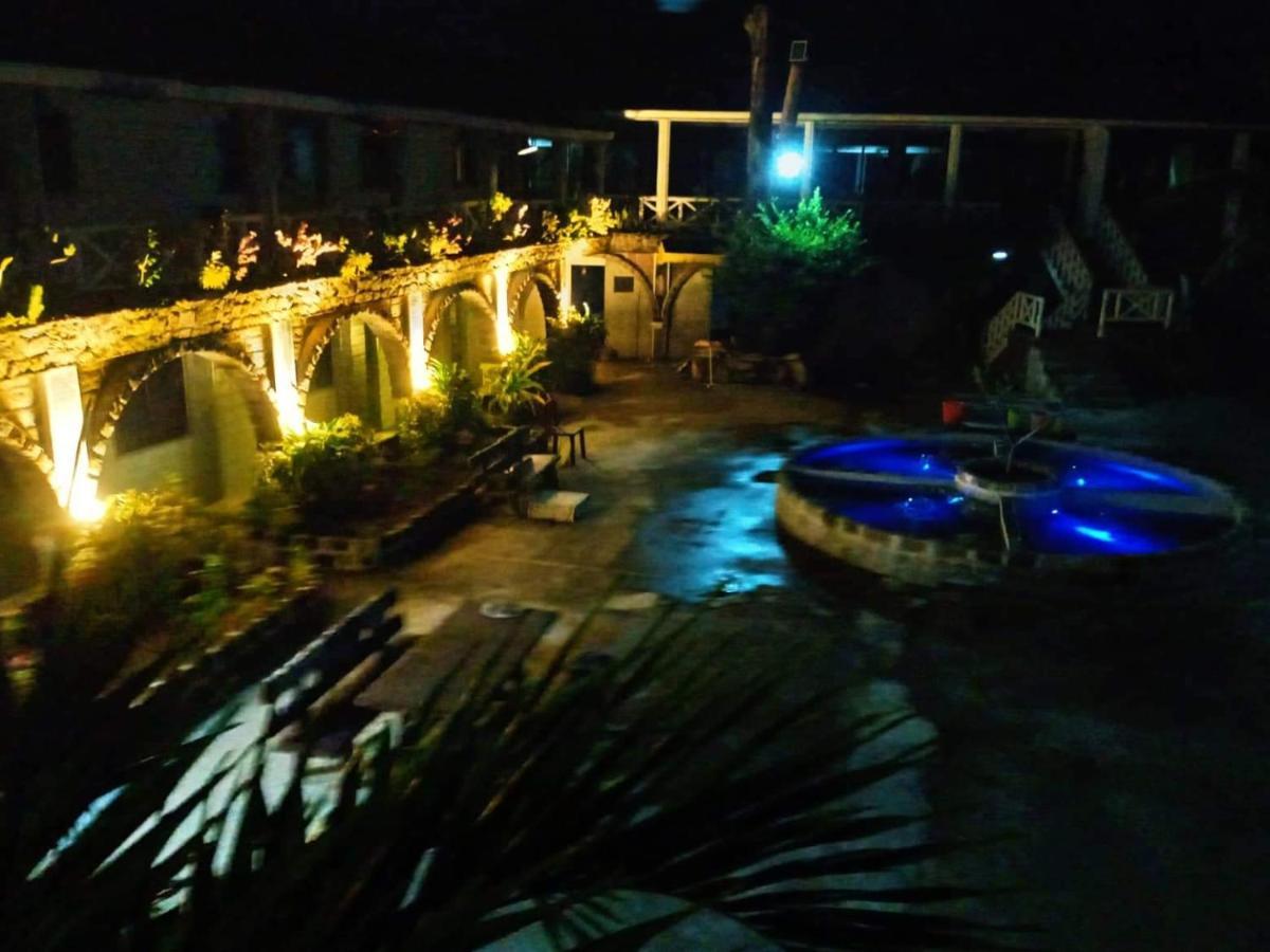 Sunbloom Beachfront Hotel And Restaurant Zambales Sinabacan Exteriör bild