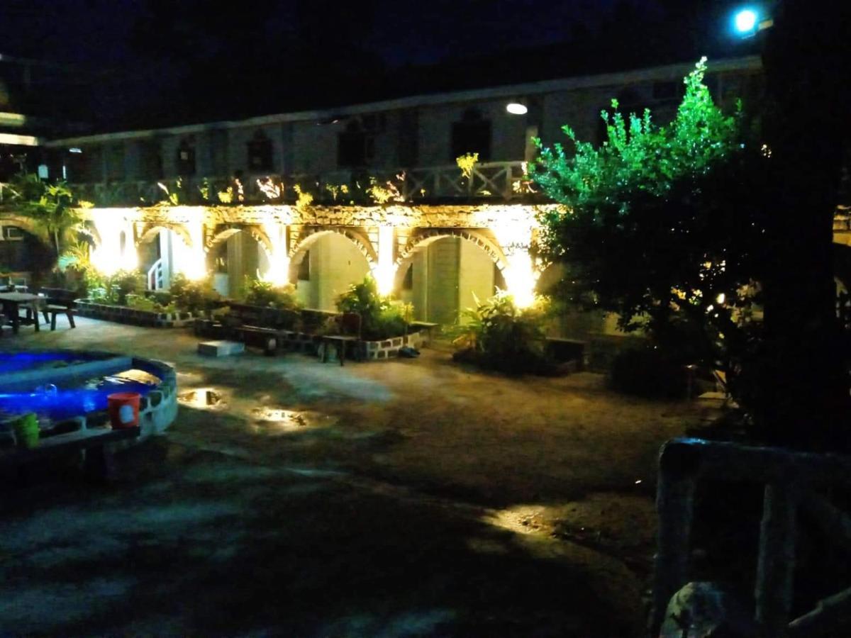 Sunbloom Beachfront Hotel And Restaurant Zambales Sinabacan Exteriör bild