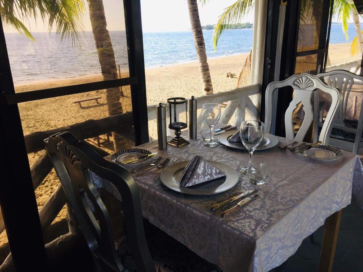 Sunbloom Beachfront Hotel And Restaurant Zambales Sinabacan Exteriör bild