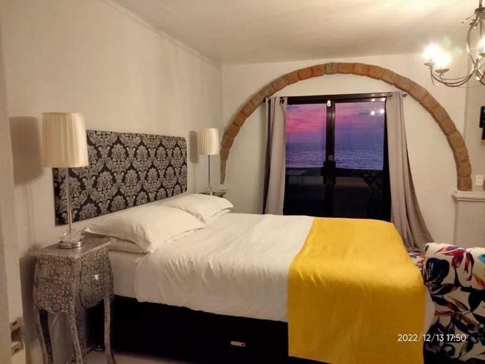 Sunbloom Beachfront Hotel And Restaurant Zambales Sinabacan Exteriör bild