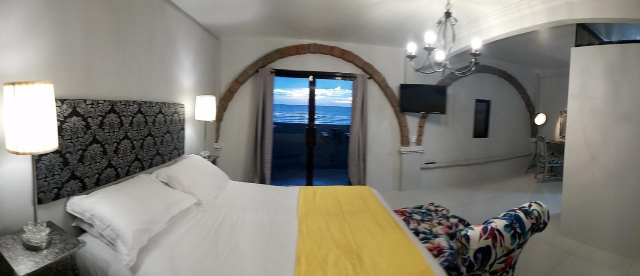 Sunbloom Beachfront Hotel And Restaurant Zambales Sinabacan Exteriör bild
