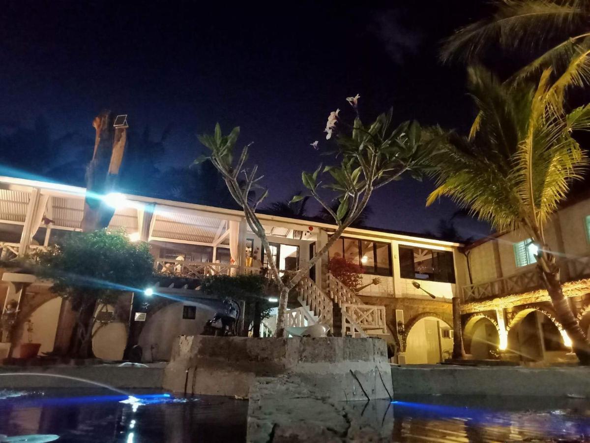 Sunbloom Beachfront Hotel And Restaurant Zambales Sinabacan Exteriör bild