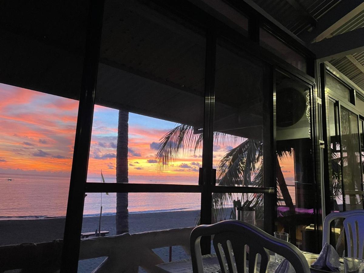 Sunbloom Beachfront Hotel And Restaurant Zambales Sinabacan Exteriör bild