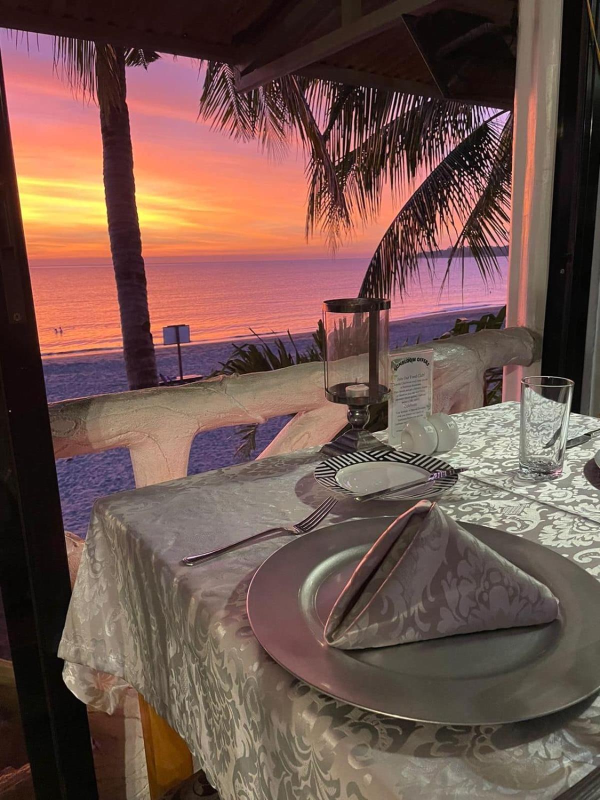 Sunbloom Beachfront Hotel And Restaurant Zambales Sinabacan Exteriör bild