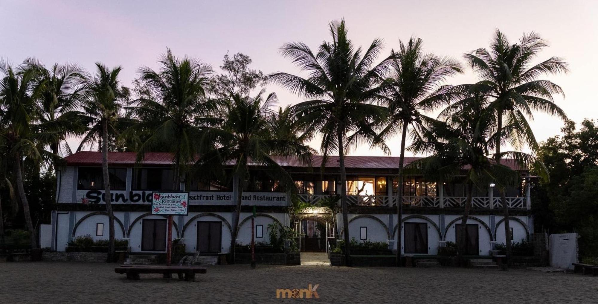Sunbloom Beachfront Hotel And Restaurant Zambales Sinabacan Exteriör bild